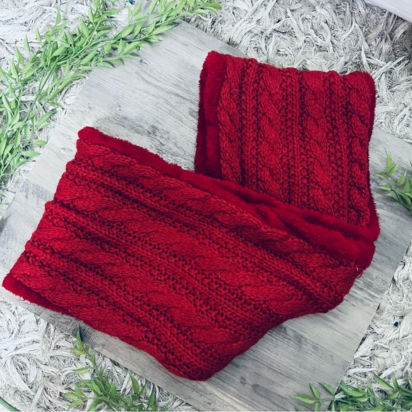 Ugg Cable Knit Infinity Scarf - Picture 2 of 10